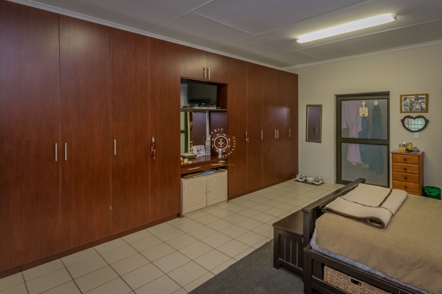 Commercial Property for Sale in Zuurplaat A H North West